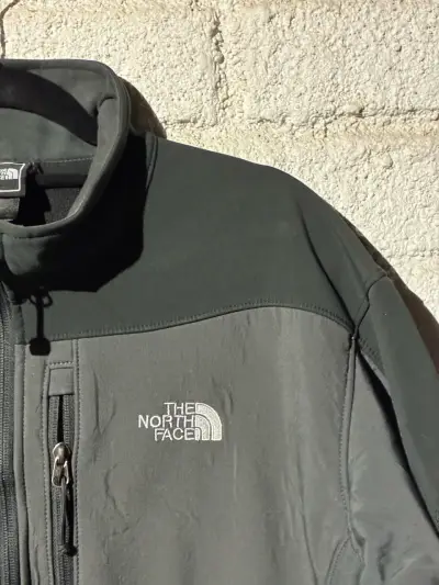 Chaqueta Softshell Negra The North Face para Hombre - miniatura 3
