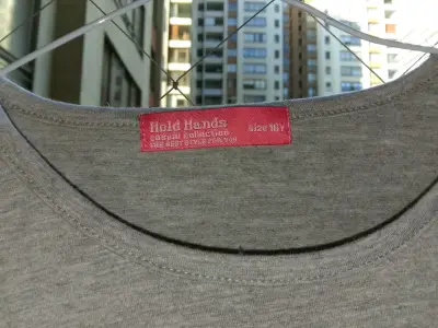 Polera manga larga gris con diseño de gato - miniatura 2