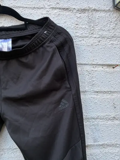 Pantalones deportivos negros Adidas para hombre - miniatura 2