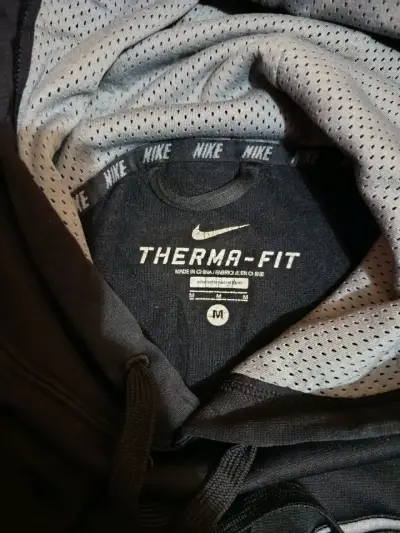 Polerón con capucha Nike Therma-Fit negro - miniatura 2