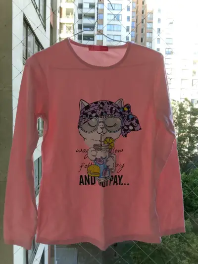 Polera manga larga rosa con diseño de gato - miniatura 1