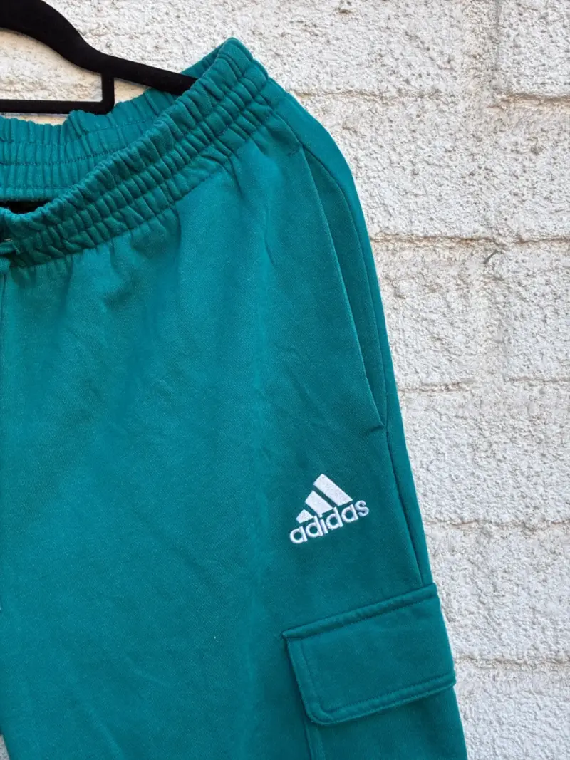 Pantalones deportivos verdes Adidas con bolsillos - 3