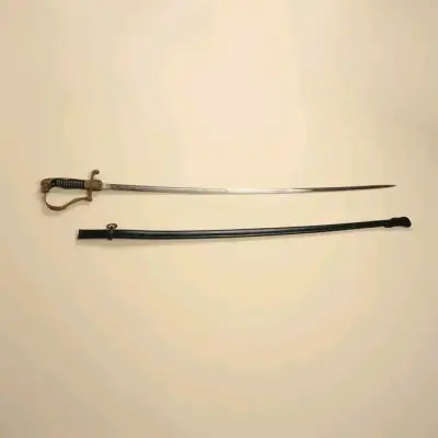 Espada antigua con empuñadura decorativa - miniatura 2