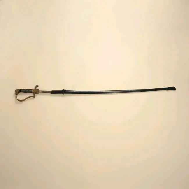 Espada antigua con empuñadura decorativa - 3