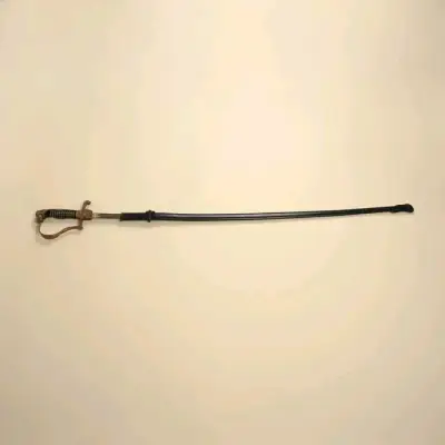 Espada antigua con empuñadura decorativa - miniatura 3