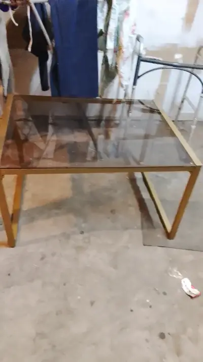Mesa de centro de vidrio y metal dorado - miniatura 2
