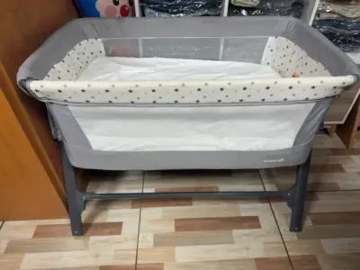 Cuna colecho para bebé gris con diseño de estrellas - miniatura 1