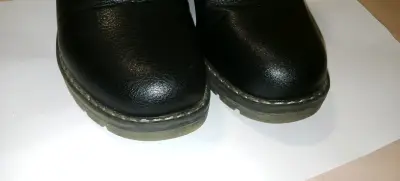 Botas negras de cuero con hebillas metálicas - miniatura 3