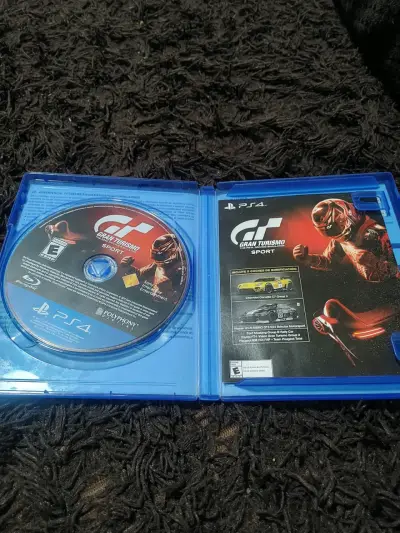 Juegos PS4 Gran Turismo Sport y Metal Gear Solid V - miniatura 6