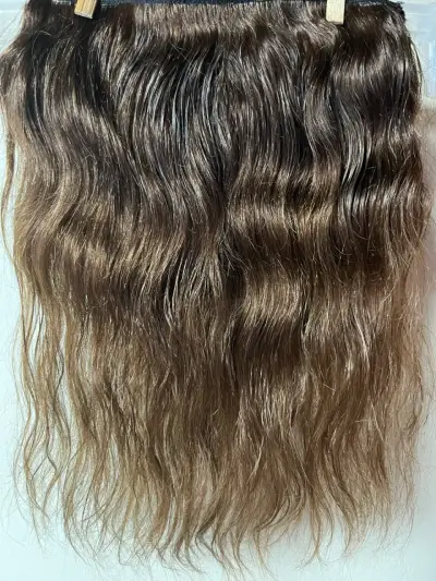Extensiones de cabello ondulado castaño claro - miniatura 1