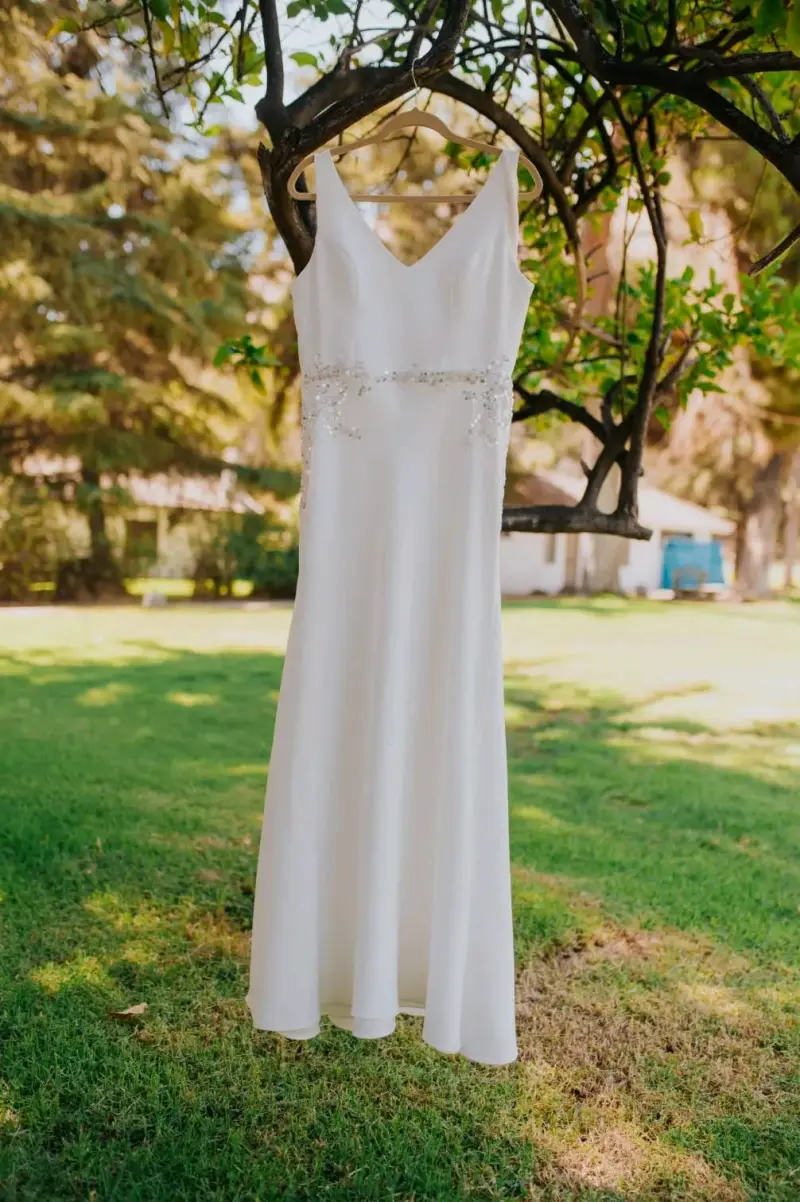 Vestido de novia blanco con detalles brillantes - 2