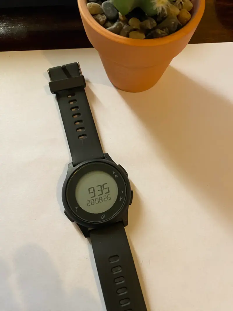 Reloj DECATHLON deportivo digital negro
