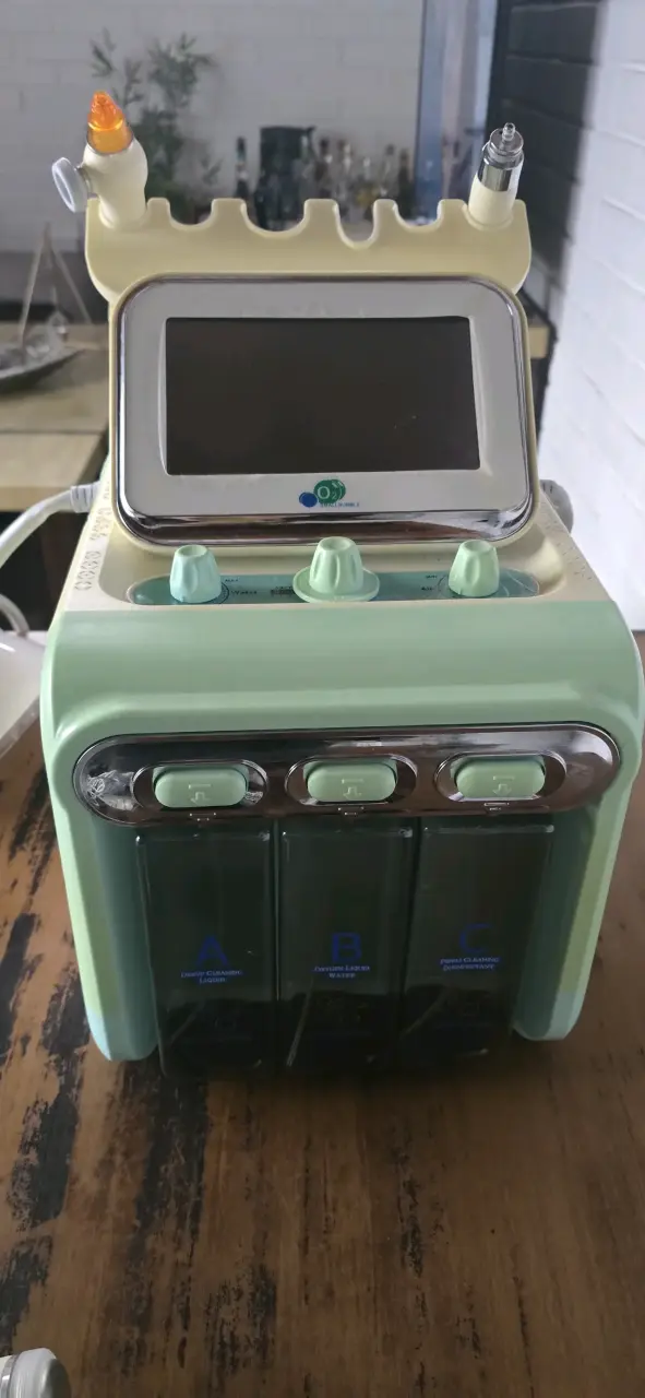 Máquina de Hidrodermoabrasión Multifuncional - 1
