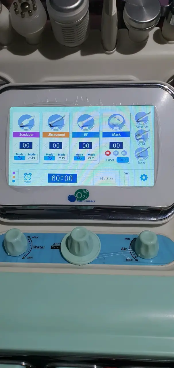 Máquina de Hidrodermoabrasión Multifuncional - 4