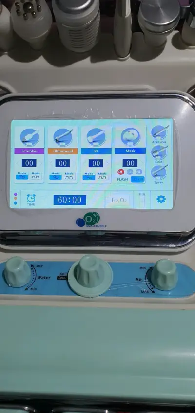 Máquina de Hidrodermoabrasión Multifuncional - miniatura 4