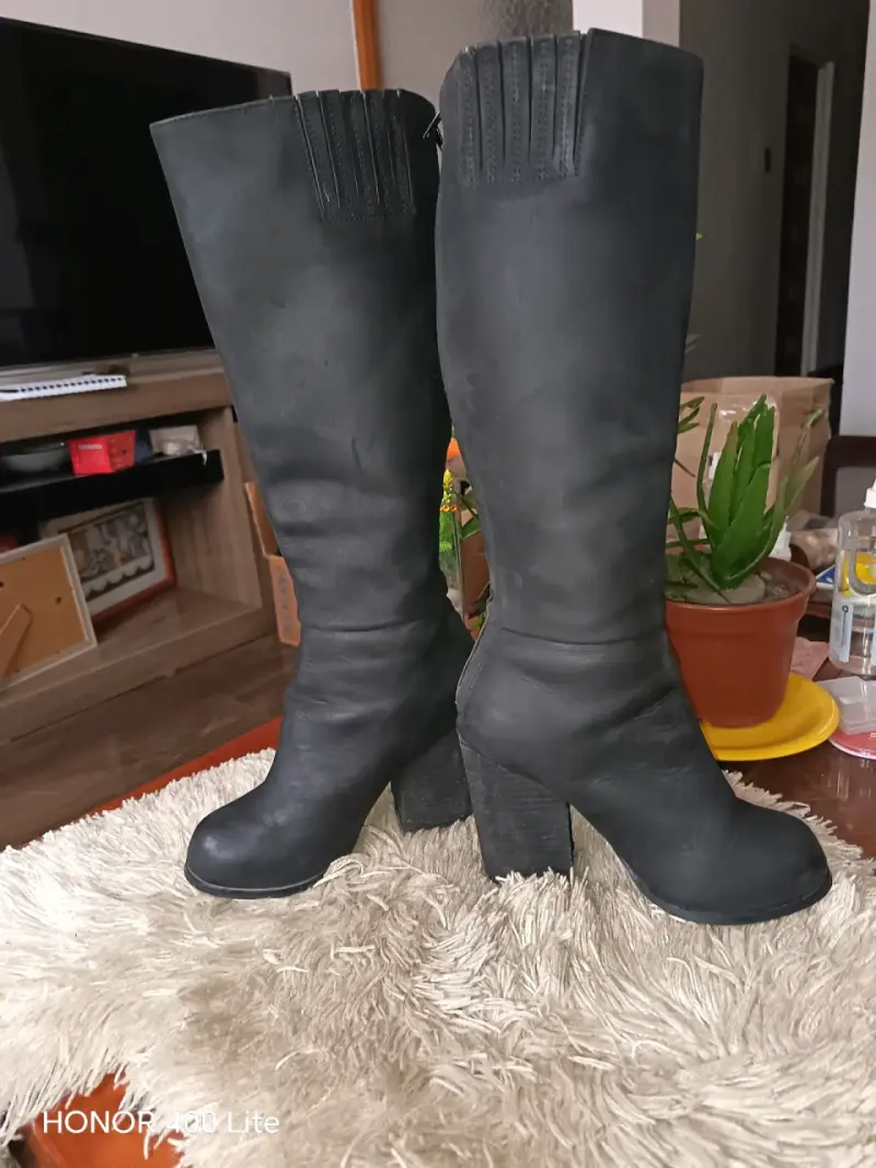 Botas Negras de Cuero con Tacón Alto - 3
