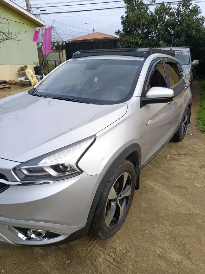 SUV Chery Tiggo 7 Turbo en buen estado - 3