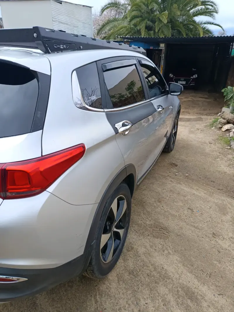 SUV Chery Tiggo 7 Turbo en buen estado - 5
