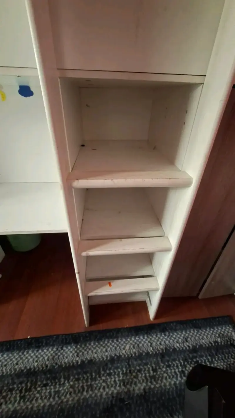 Cama alta con escritorio y estantería para niños - 6