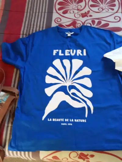 Polera azul Fleuri con diseño floral - miniatura 1