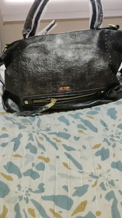Bolso de mano negro Secret con cierre dorado - miniatura 2