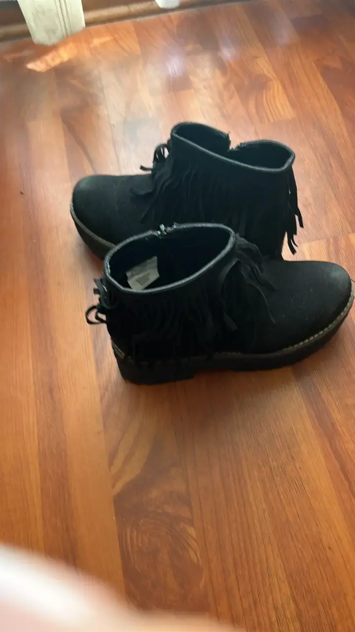 Botines negros con flecos para mujer