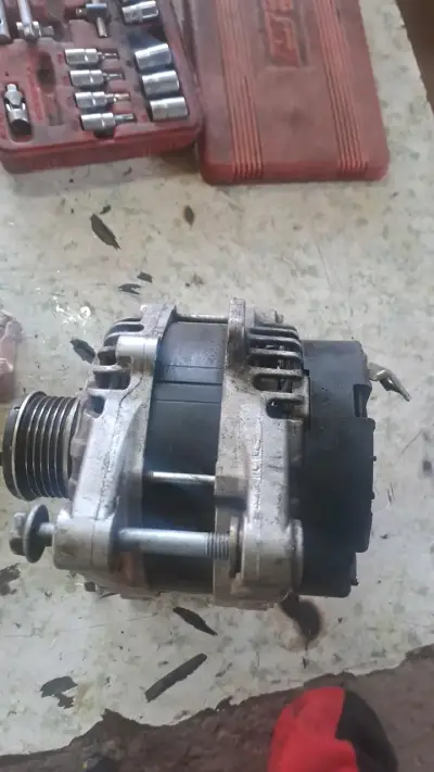 Alternador de auto 220A Peugeot y  Citroën - miniatura 3