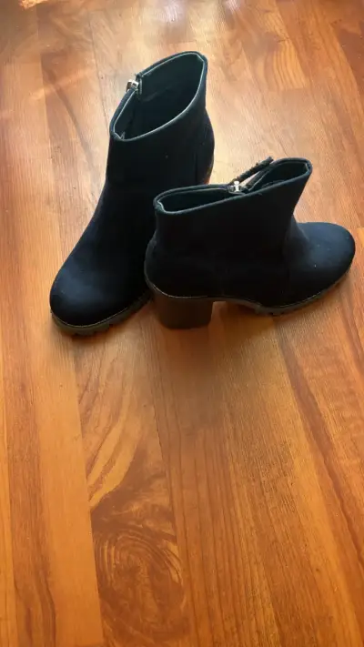 Botines de gamuza negros con tacón alto - miniatura 2