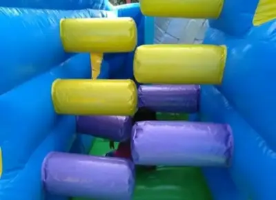 Castillo inflable inflable con diseño de unicornio - miniatura 4