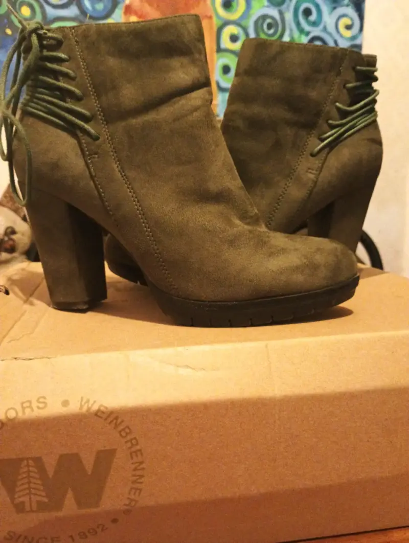 Botines de tacón alto verde oliva