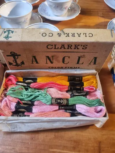 CAJA ANTIGUA MADEJAS DE HILO CLARK & CO. - miniatura 2