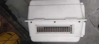 Transportadora de mascotas Petmate blanca - miniatura 1