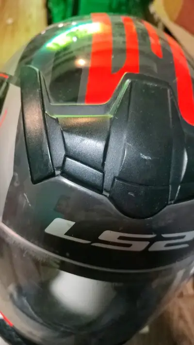 Casco de moto LS2 integral negro y rojo - miniatura 2