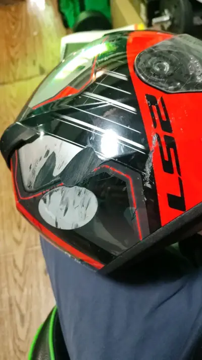 Casco de moto LS2 integral negro y rojo - miniatura 6