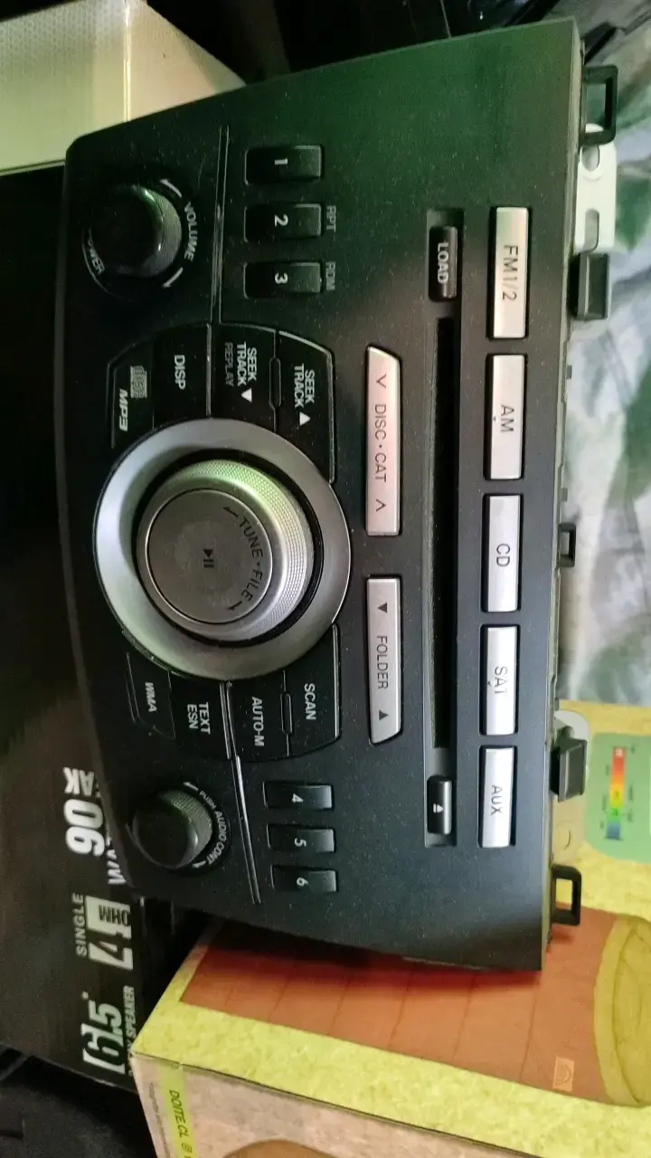 Radio de auto Mazda con Bluetooth - 1