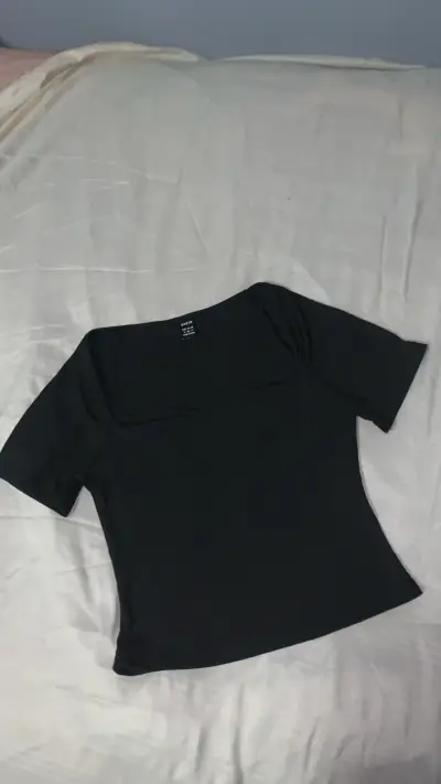 Polera negra Shein y top marrón H&M - miniatura 1