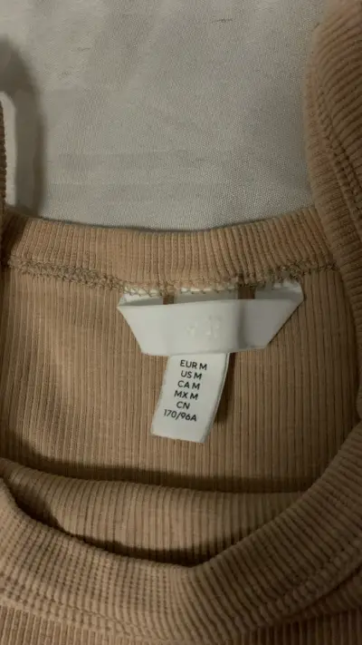 Polera negra Shein y top marrón H&M - miniatura 6