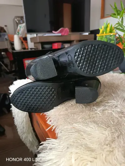 Botas de cuero sintéticoo negras con tac - miniatura 2