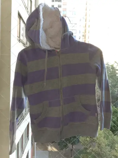 Polerón con capucha a rayas gris y morado - miniatura 1