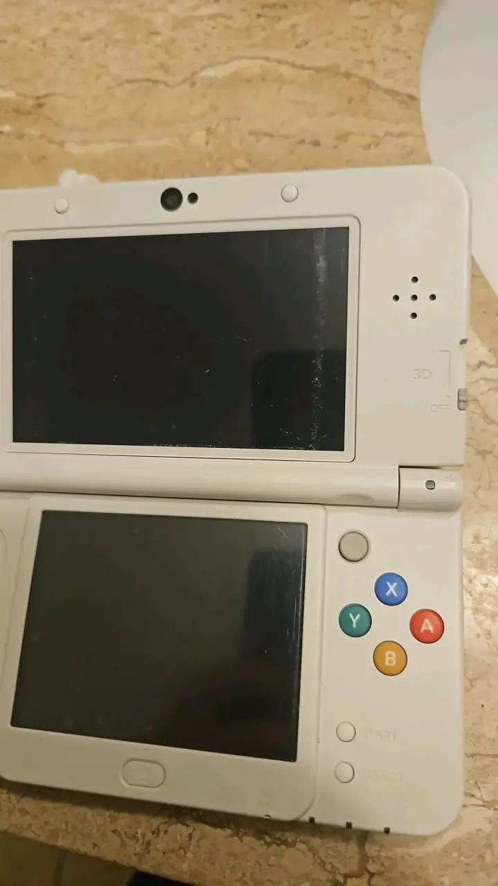 New Nintendo 3DS Charizard Edition + 2 juegos - 1