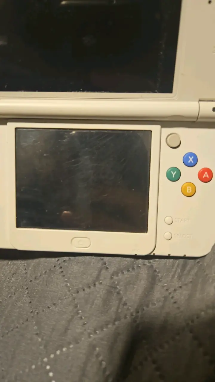 New Nintendo 3DS Charizard Edition + 2 juegos - 2