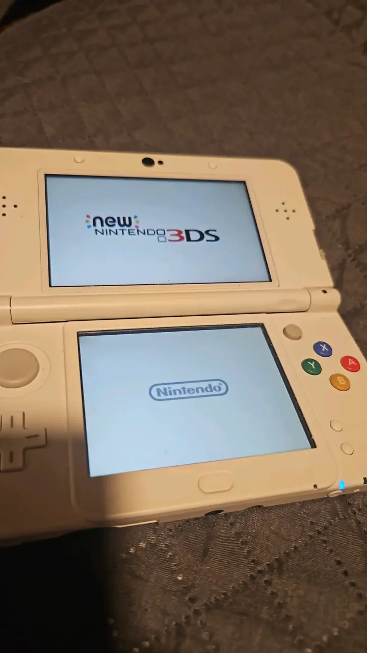 New Nintendo 3DS Charizard Edition + 2 juegos - 3