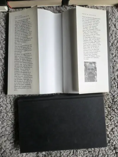 Libro 'Los Ojos de la Oscuridad' de Dean R. Koontz - miniatura 3