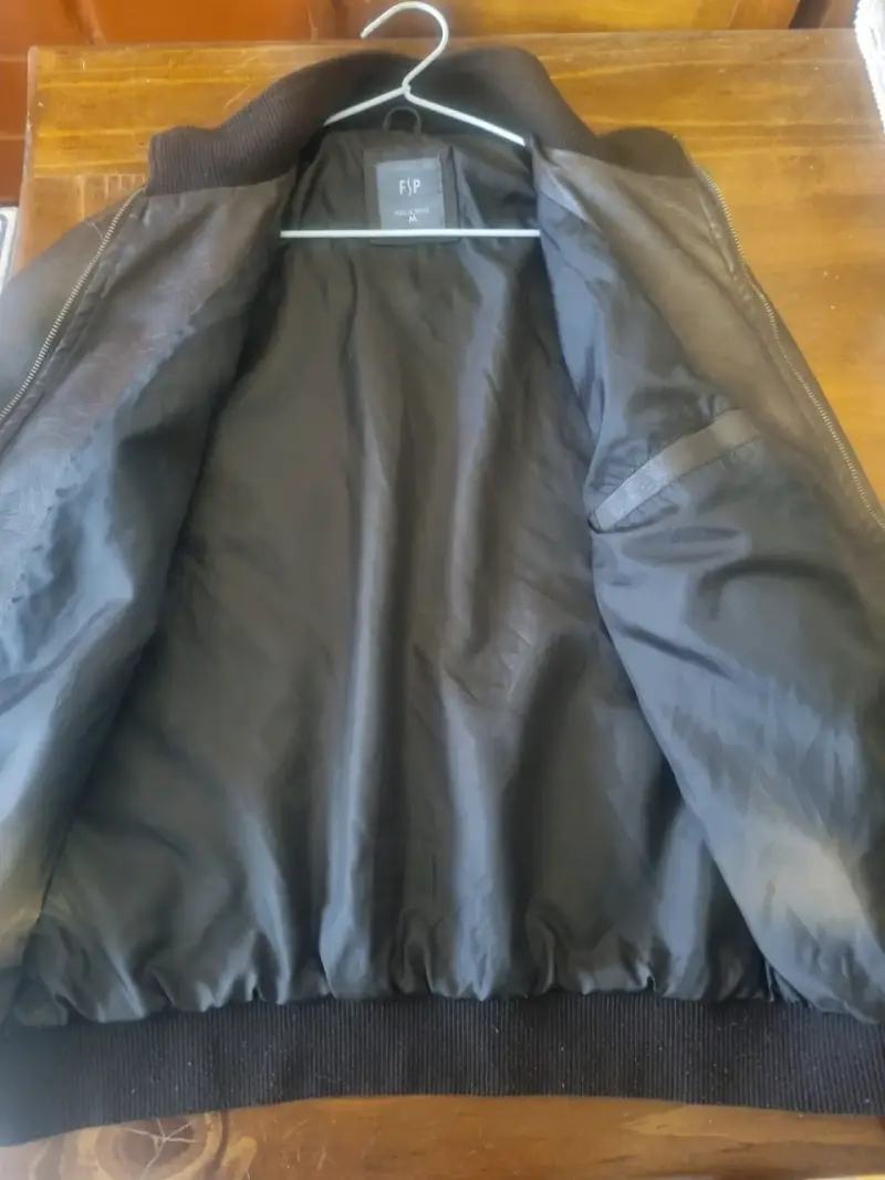 Chaqueta de ecocuero cafe para hombre - 2