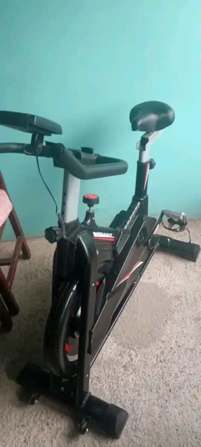 Bicicleta estática con monitor digital - miniatura 5