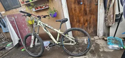 Bicicleta de montaña Crank con frenos de disco - miniatura 2