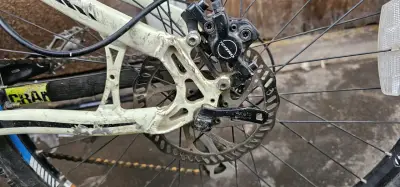 Bicicleta de montaña Crank con frenos de disco - miniatura 3