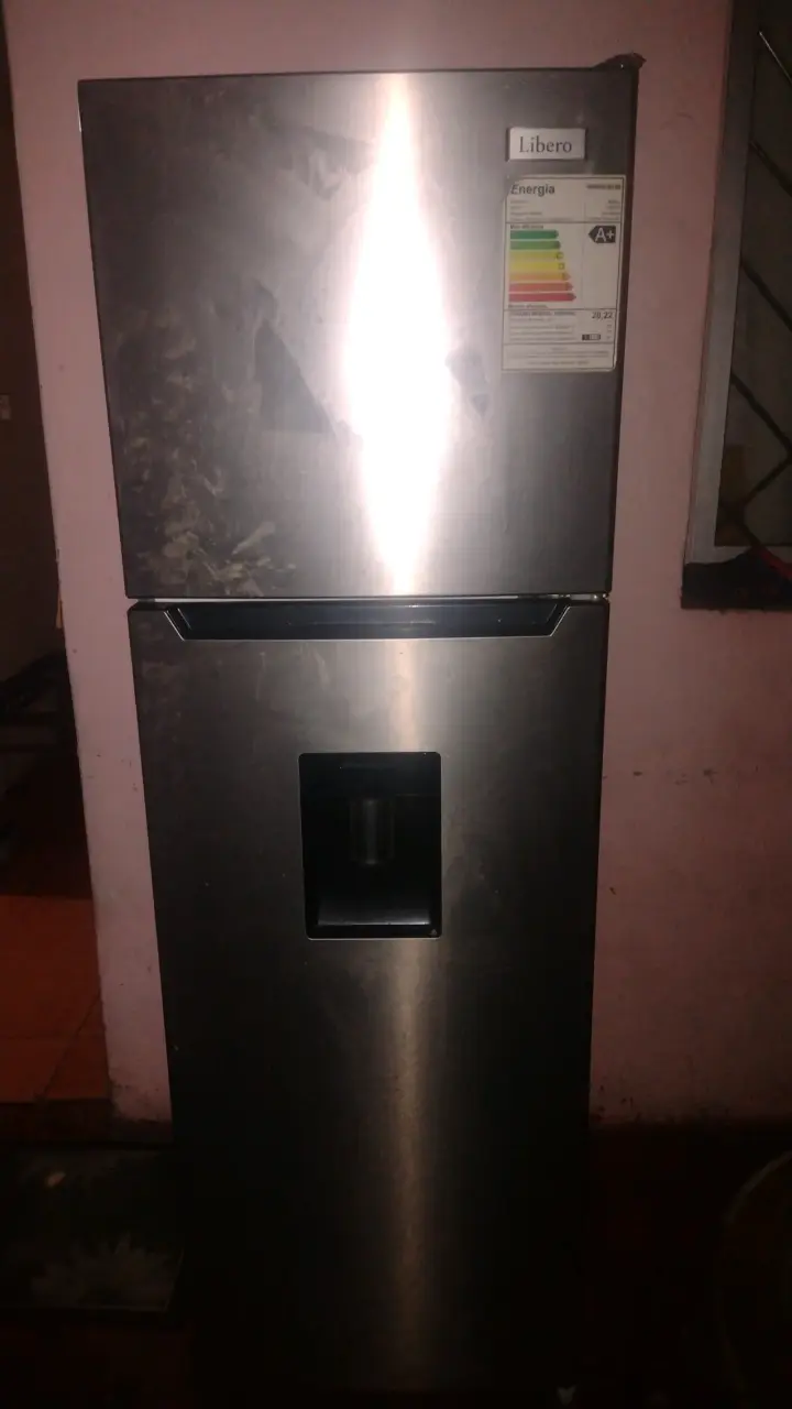 Refrigerador Libero con dispensador de agua - 2