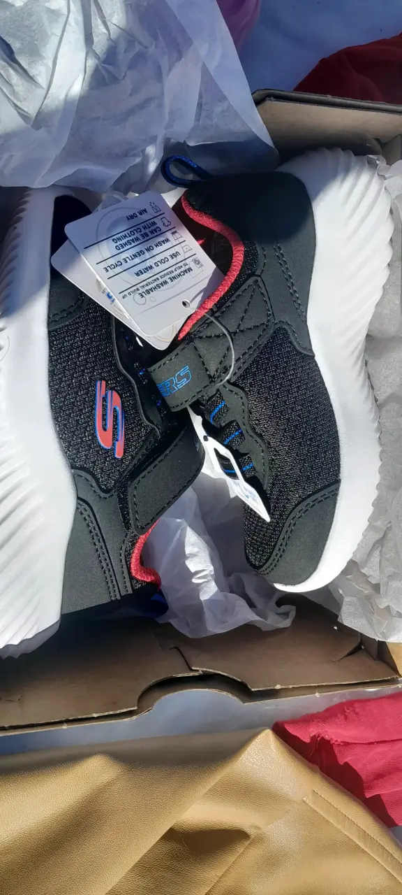 Zapatillas Skechers para niños negras con cierre fácil - 1