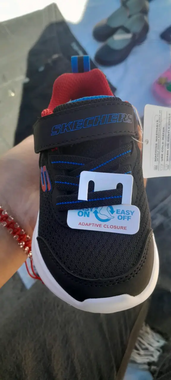 Zapatillas Skechers para niños negras con cierre fácil - 2